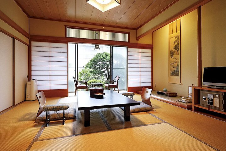 Room 4 of 34