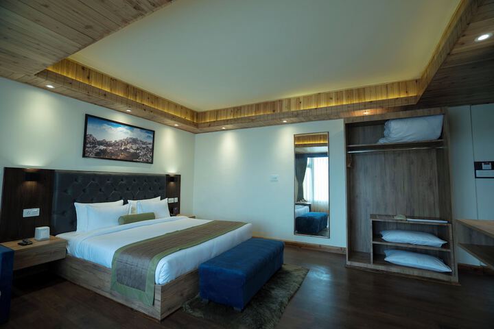 Room 13 of 40