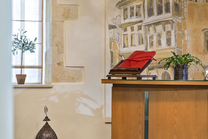 Concierge desk