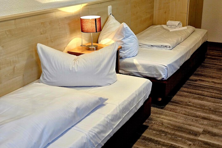 Room 2 of 96