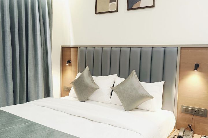 Room 34 of 76