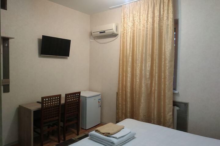 Room 3 of 28