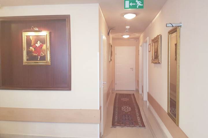 Ballroom/Hall 128 of 133