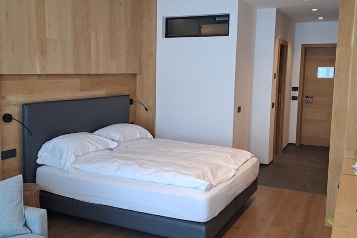 Room 27 of 127