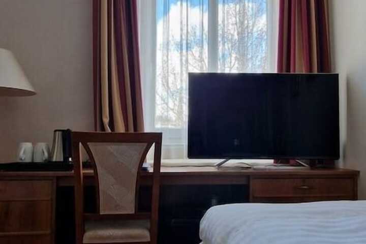 Room 17 of 90