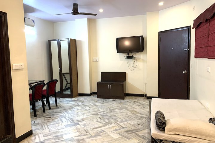 Room 11 of 44