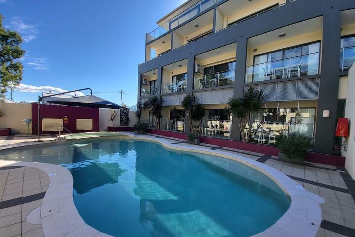 Pool 102 of 110