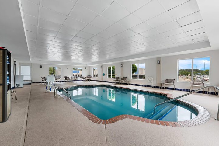 Pool 41 of 60