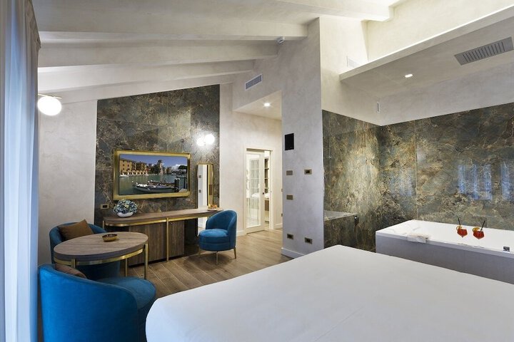 Room 42 of 112