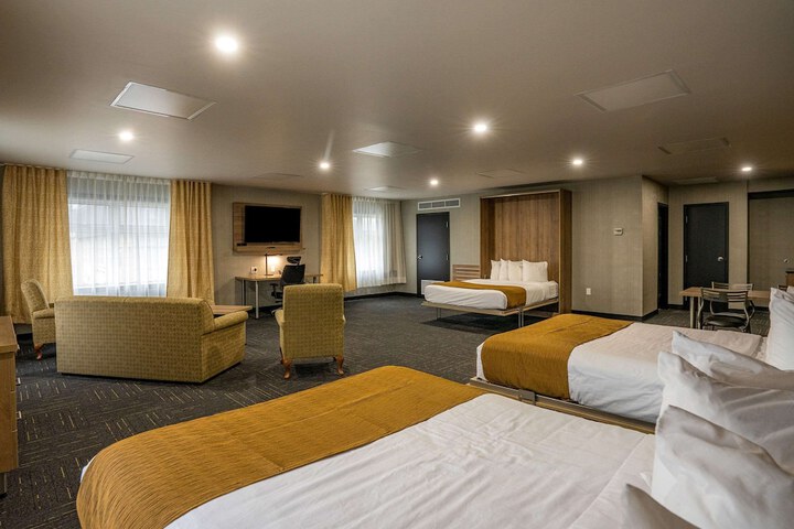 2 Queen Beds Suite (10 of 13)