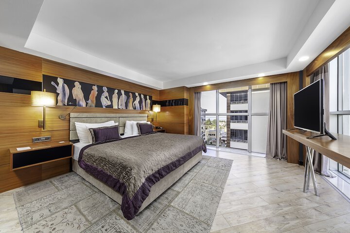 Room 7 of 32