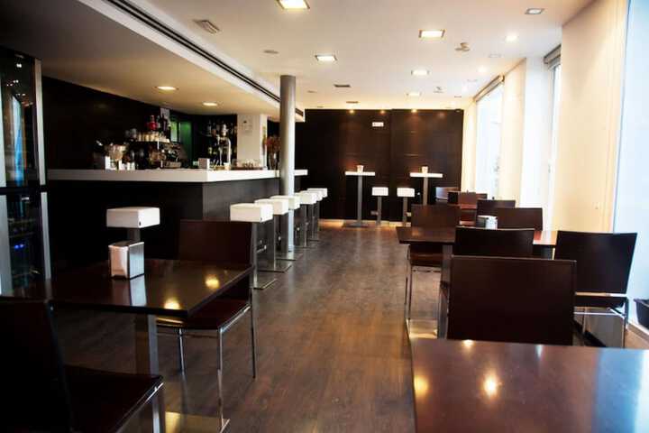 Lounge 29 of 46