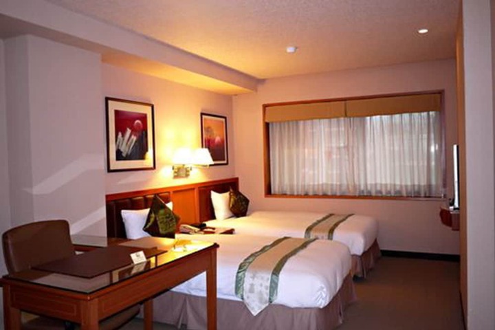Room 7 of 33