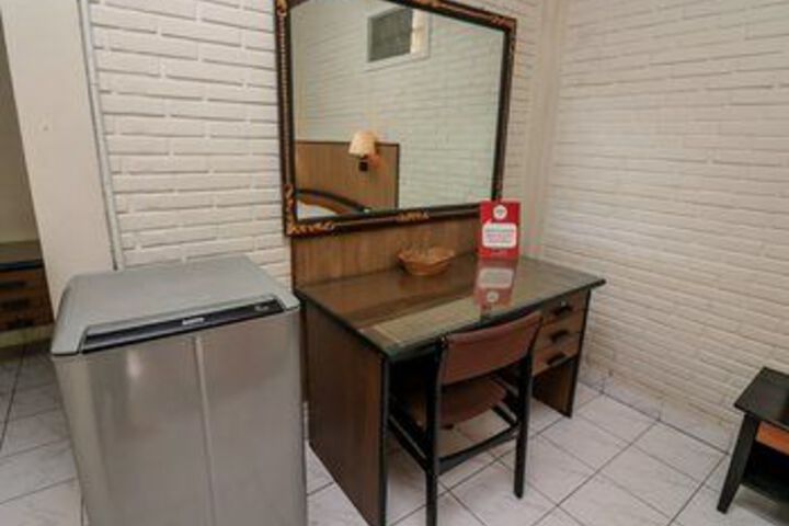 Room 32 of 61