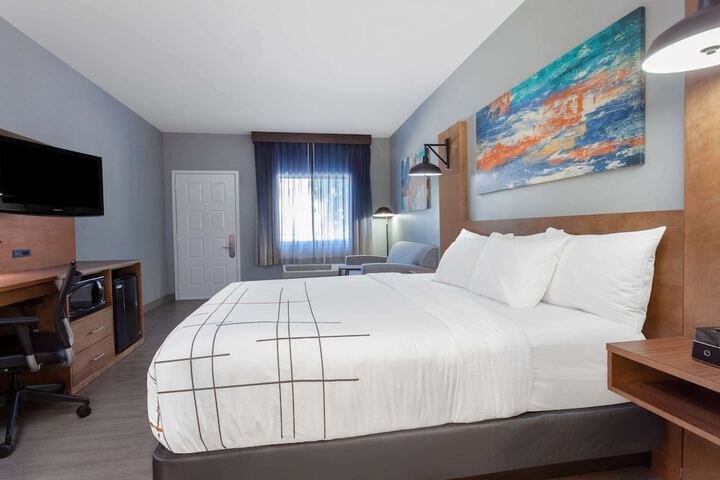 1 King Bed (14 of 20)