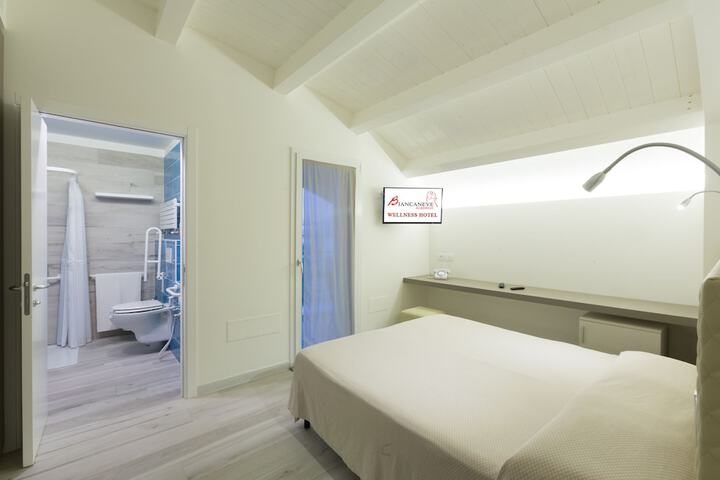 Room 5 of 36
