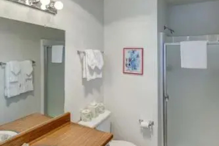 Room 6 of 12