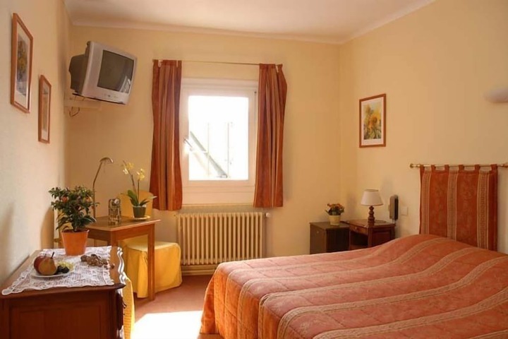 Room 14 of 33