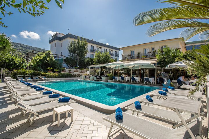 Hotel Pool