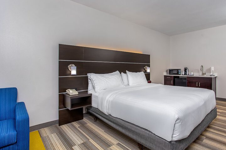 1 King Bed (11 of 14)