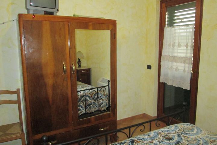Room 4 of 65