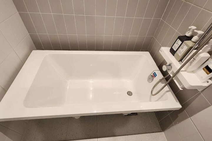 Room 10 of 27