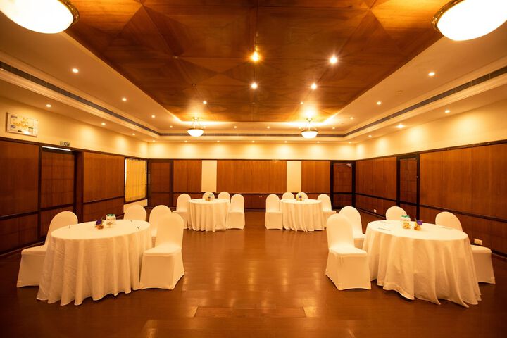 Ballroom/Hall 72 of 92
