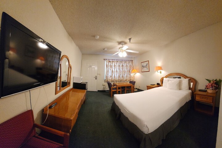 Room 11 of 24