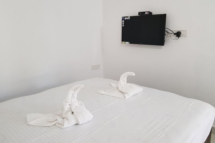 Room 3 of 8