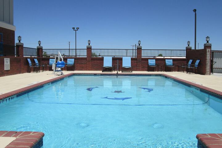 Pool 12 of 28