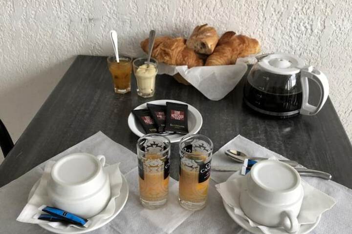 Breakfast/Coffee Service 18 of 25