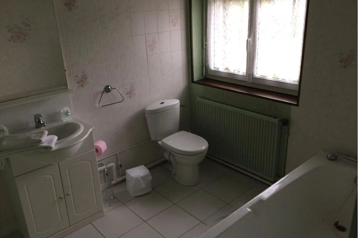 Room 6 of 9