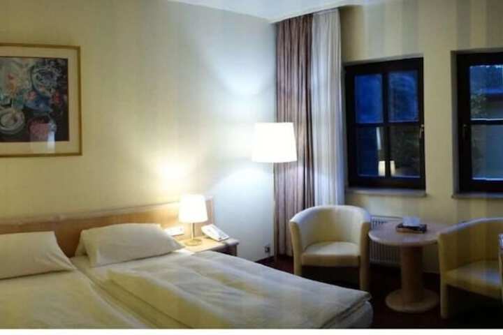 Room 4 of 38