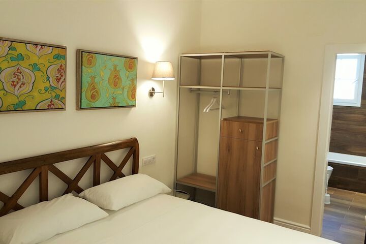 Room 6 of 64