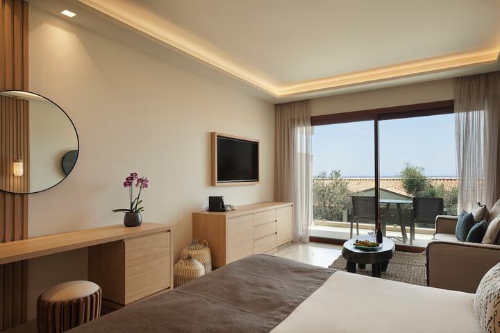 Room 33 of 180