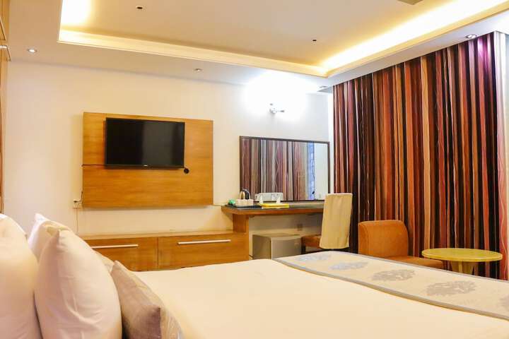 Room 9 of 48