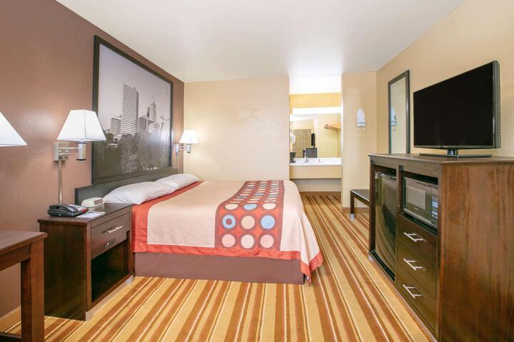1 Queen Bed (5 of 17)