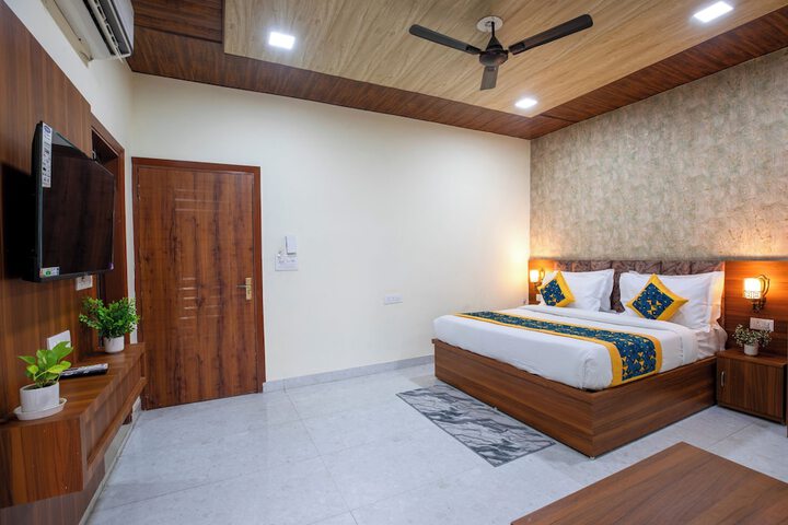 Room 8 of 28