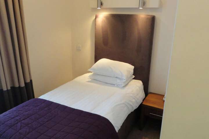 Room 11 of 30