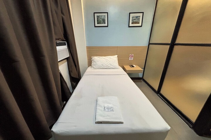 Room 12 of 37