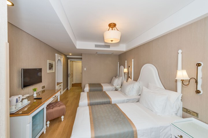 Room 3 of 44