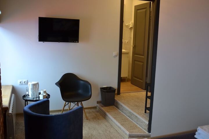 Room 27 of 31