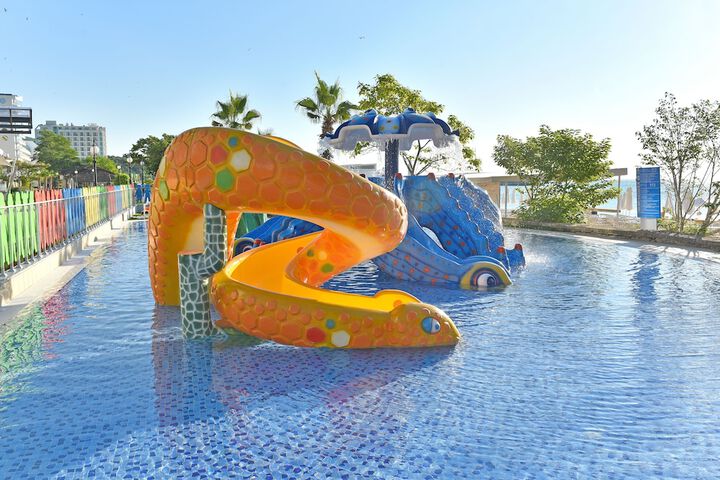 Hotel Pool