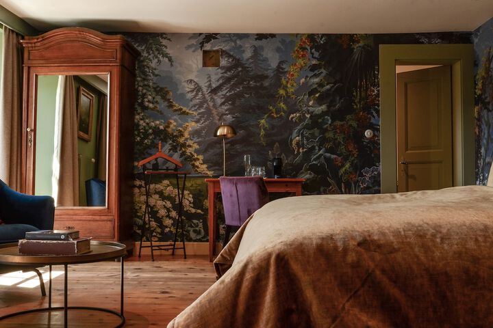 Room 15 of 42