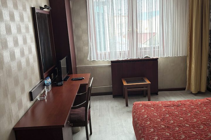Room 6 of 19