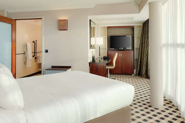 Room 7 of 96