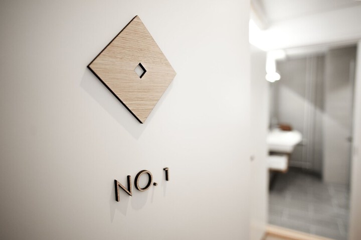 Room 32 of 61