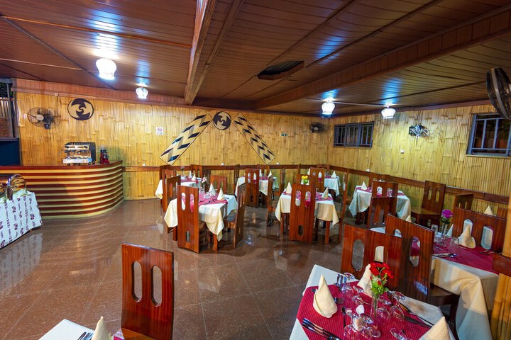 Dining 18 of 45