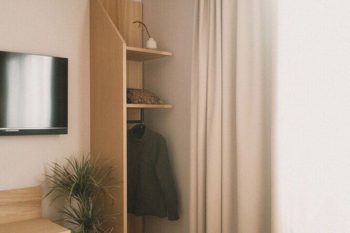 Room 52 of 106