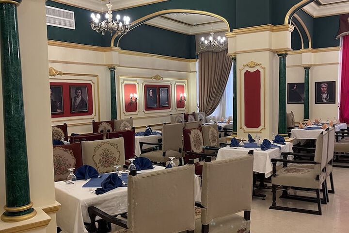 Dining 18 of 24